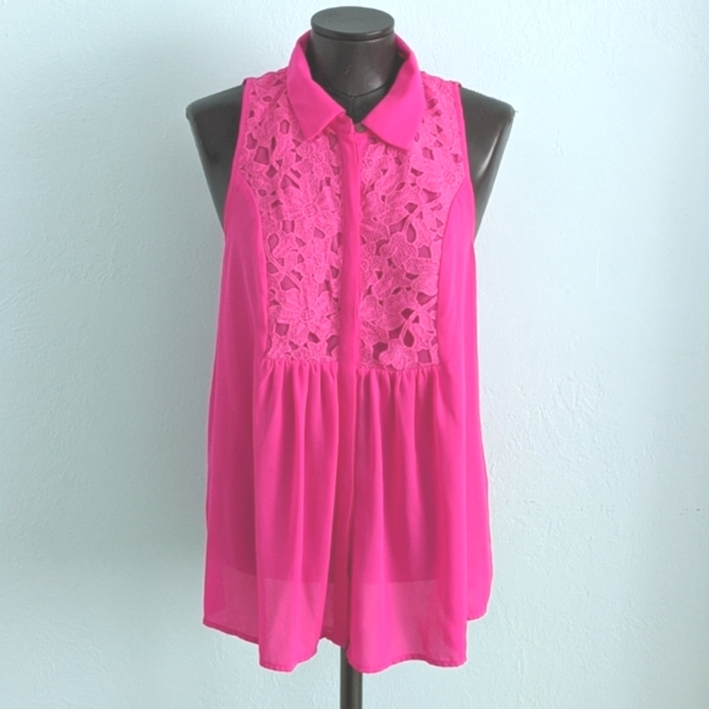 Vince Camuto swing top in fuschia